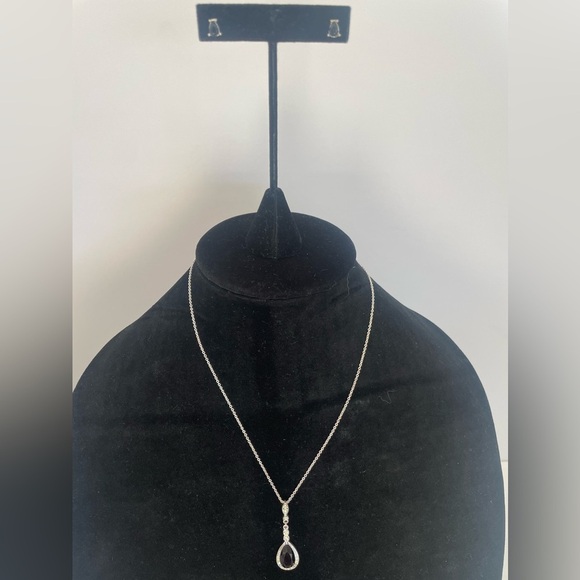 Black teardrop and rhinestone pendant on silver tone Necklace with Earrings - Picture 2 of 5